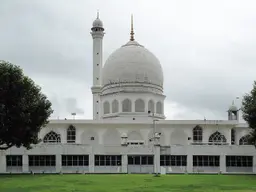 Hazratbal Shrine: Kashmir's Most Sacred Mosque on Dal Lake