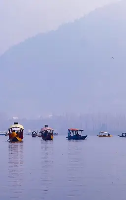 How to Book a Dal Lake Houseboat Without Getting Scammed: A Practical Guide