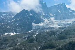 Sonamarg vs Gulmarg for Families in August 2027: Which One to Choose