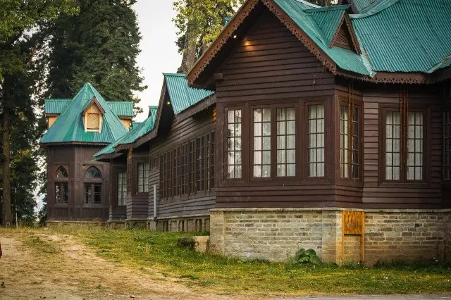 Kashmir Senior Citizens Special 5N6D - Easy Pace, 2N Gulmarg & 2N Pahalgam