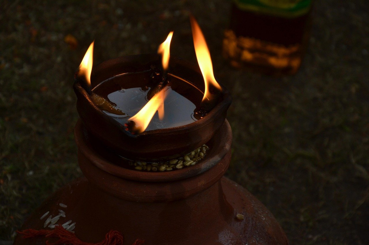 The Kashmiri Kangri: The Clay Fire Pot That Keeps Kashmir's Winters Warm