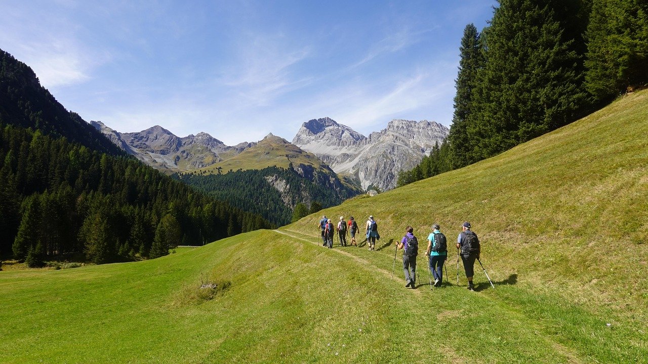 Kashmir Group Tour Packages: For 15 to 25 Travellers - Via Kashmir