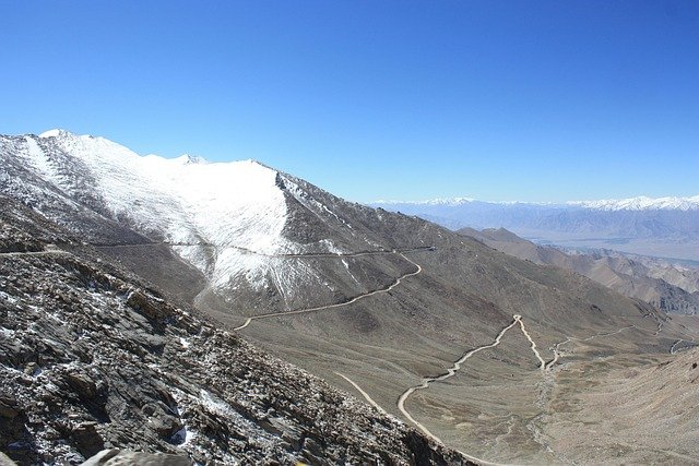 Khardung La and Magnetic Hill: A Day Trip Guide from Leh