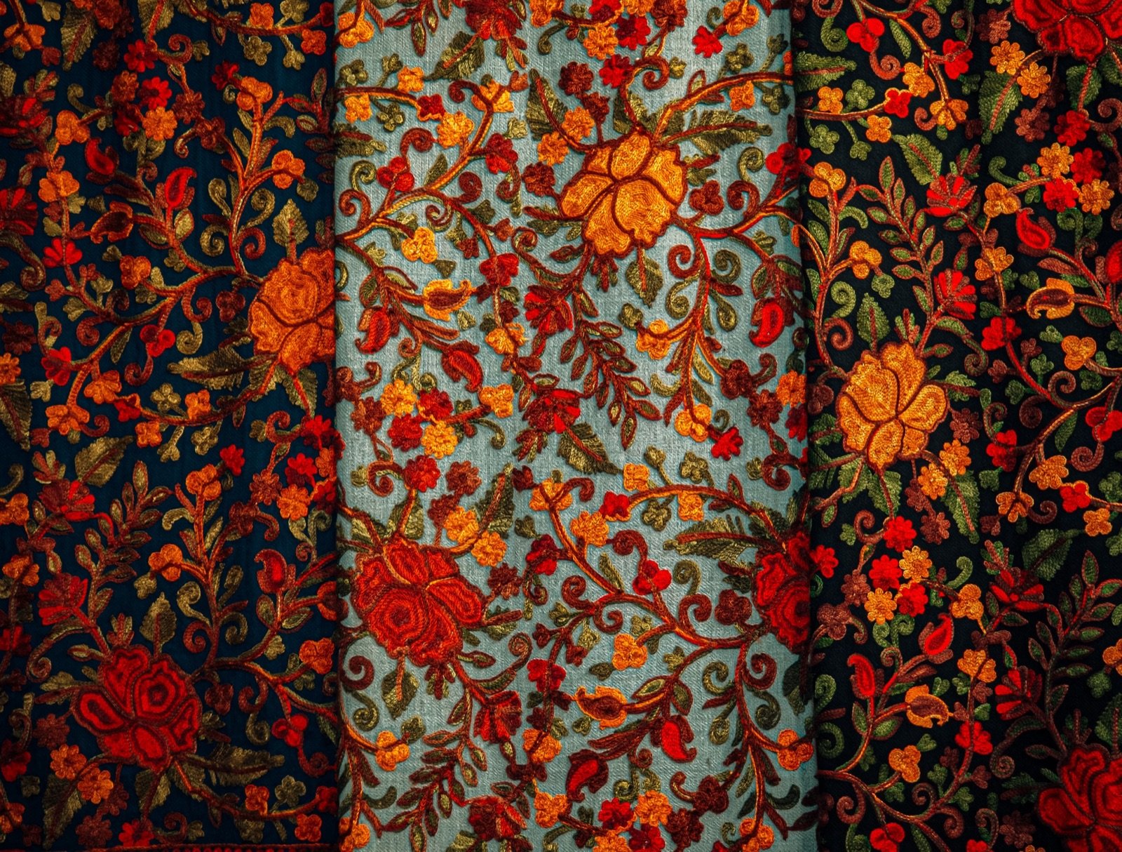 Kashmiri Crewel Work: The Chain-Stitch Art Behind Every Houseboat Curtain