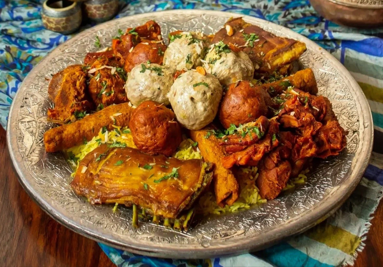How a Kashmiri Wazwan Is Served: The Trami, the Course Order, and the Meal Logic