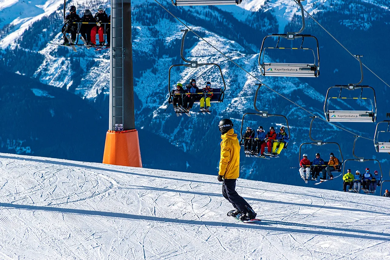 Gulmarg Skiing 2026-27: Gondola, Runs, Season Dates, and What First-Timers Need to Know