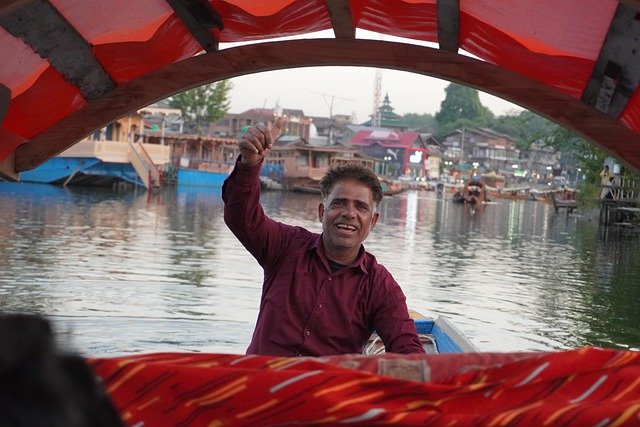 Kashmir Honeymoon Trip 2026: What It Actually Costs, Where to Stay, and How to Plan