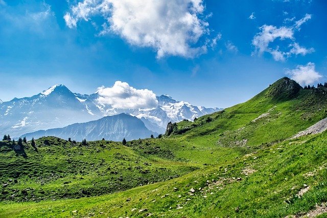 Kashmir in Late August 2026: When the Season Begins to Ease