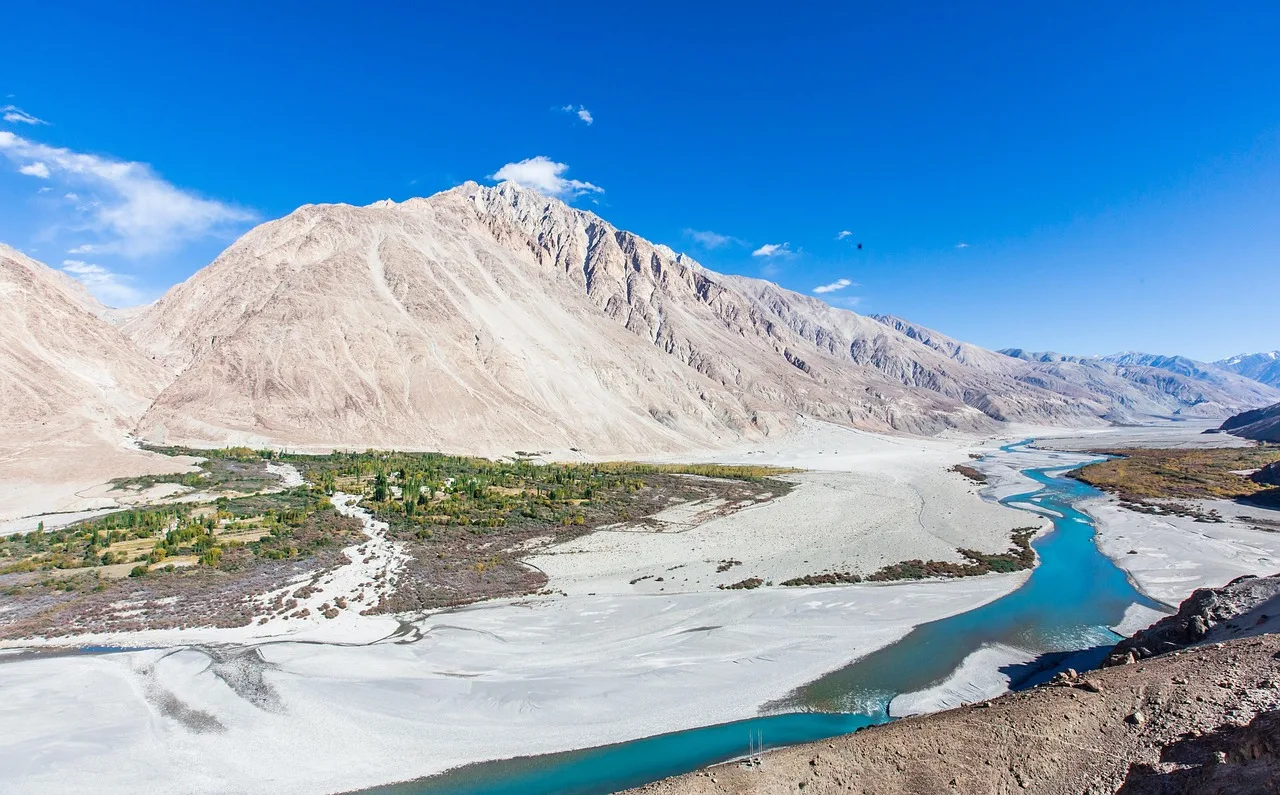 Srinagar to Kargil Taxi Service - Via Kashmir